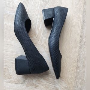 Women's Black Low Block Heel Pumps - Classic Comfort